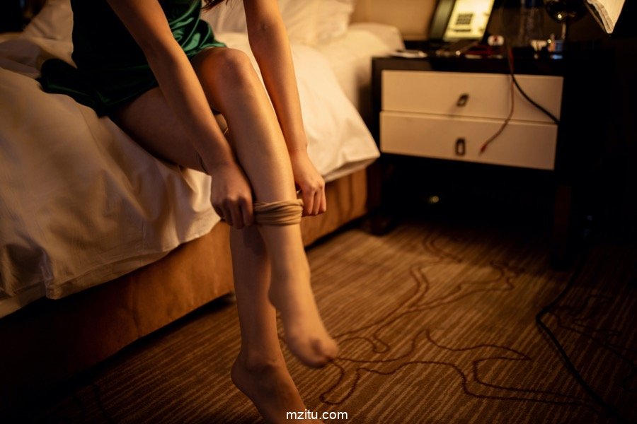 清纯妹子小九月床照流出 双腿打开尺度超大(10)