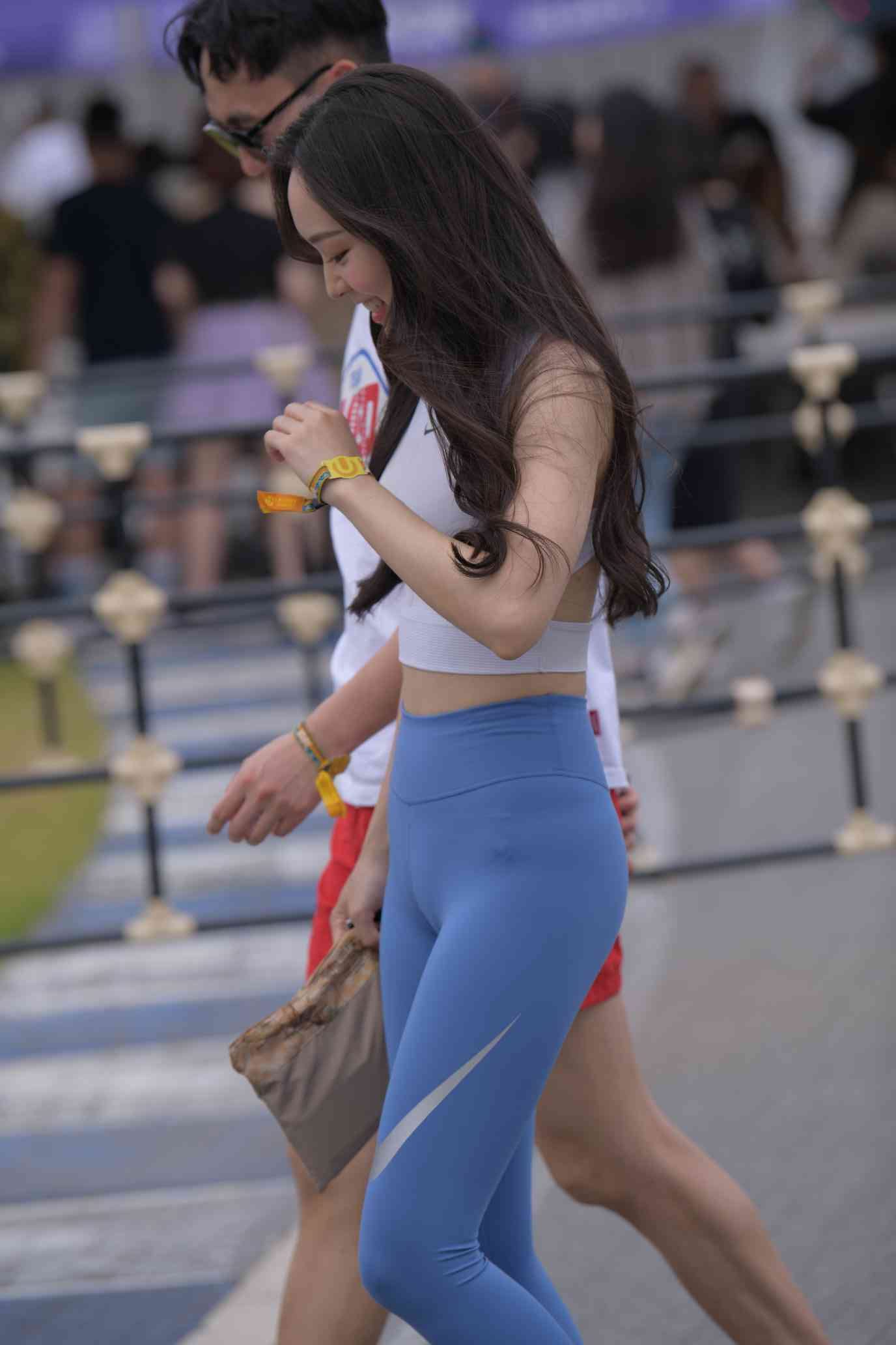 图片[1]-陪男朋友逛街的瑜伽裤女孩【74P】04034-q图库摄影套图图片大全