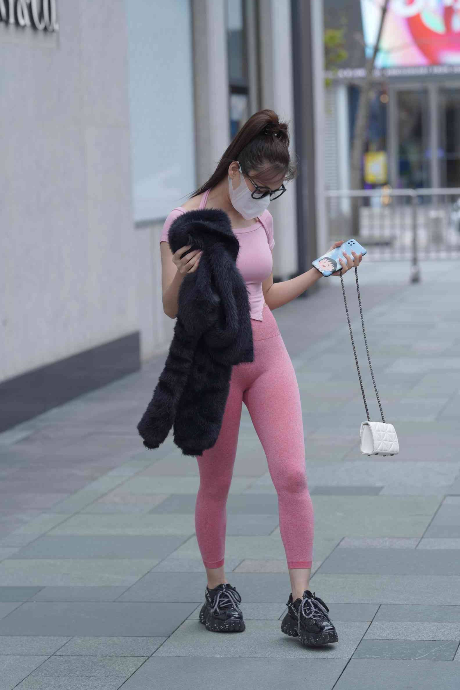 图片[1]-粉红色瑜伽裤的眼镜妹妹【93P】04019-q图库摄影套图图片大全