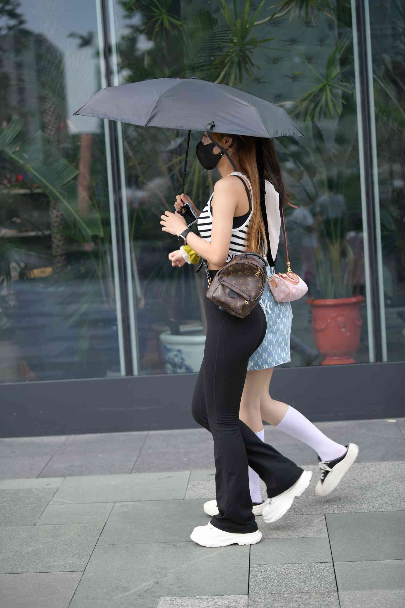 图片[2]-打伞的瑜伽裤姑娘【93P】04032-q图库摄影套图图片大全