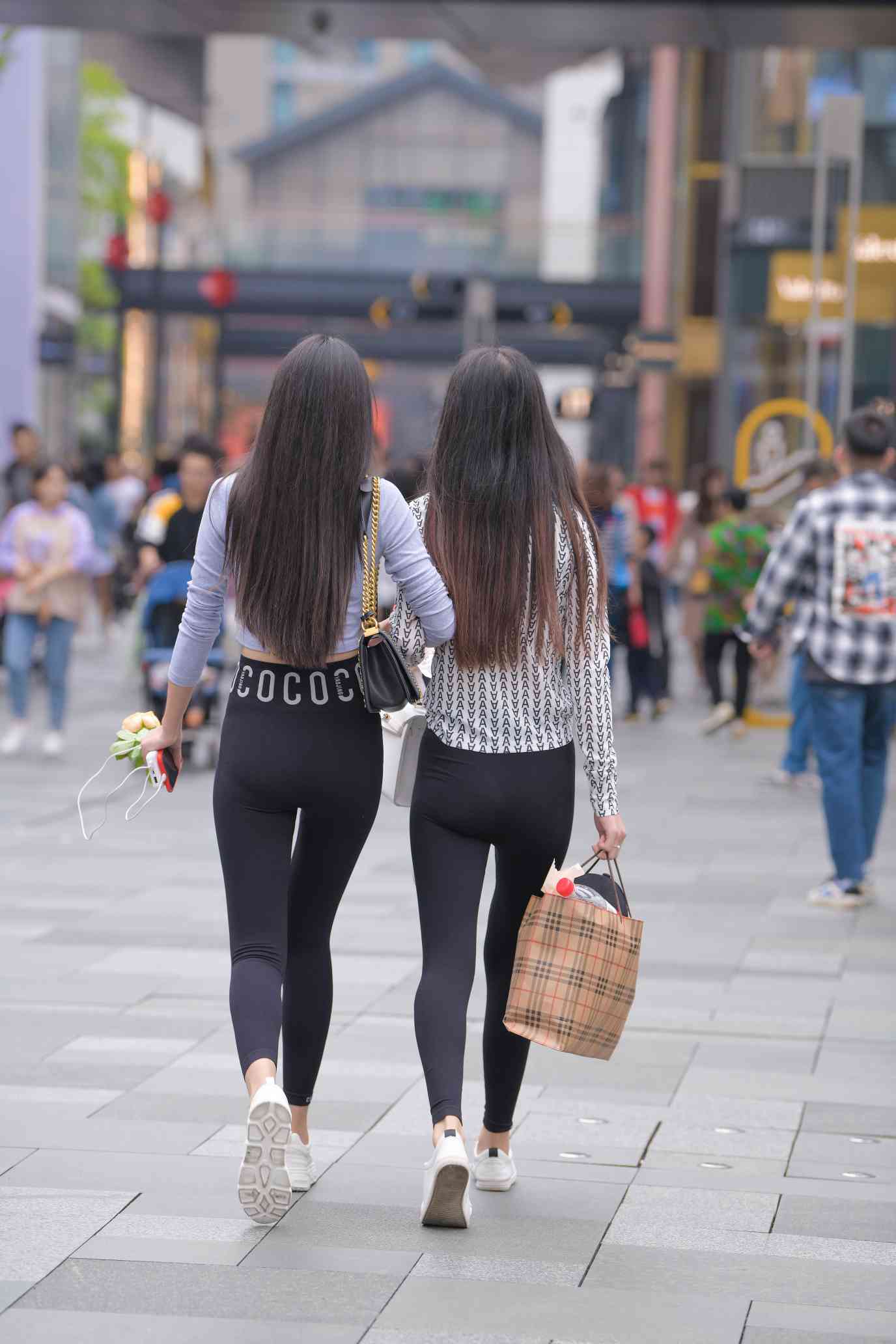 图片[4]-【免费】逛街的两个瑜伽裤姑娘【40P】04030-q图库摄影套图图片大全