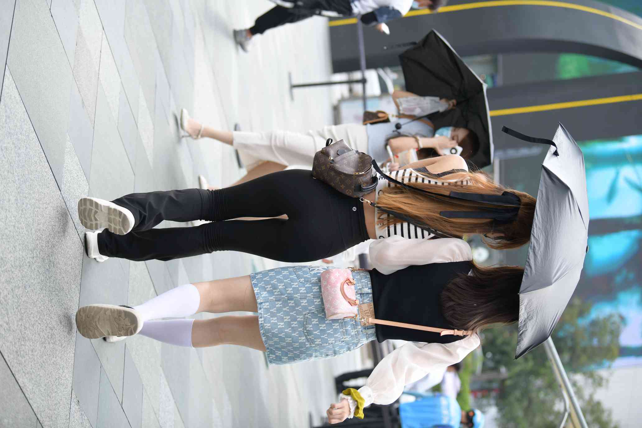 图片[3]-打伞的瑜伽裤姑娘【93P】04032-q图库摄影套图图片大全