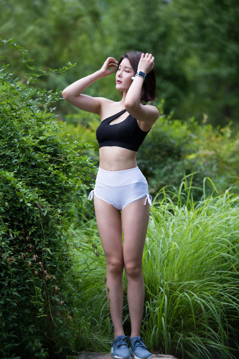 图片[5]-在户外玩耍的白色短裤漂亮姑娘【239P】00061-q图库摄影套图图片大全