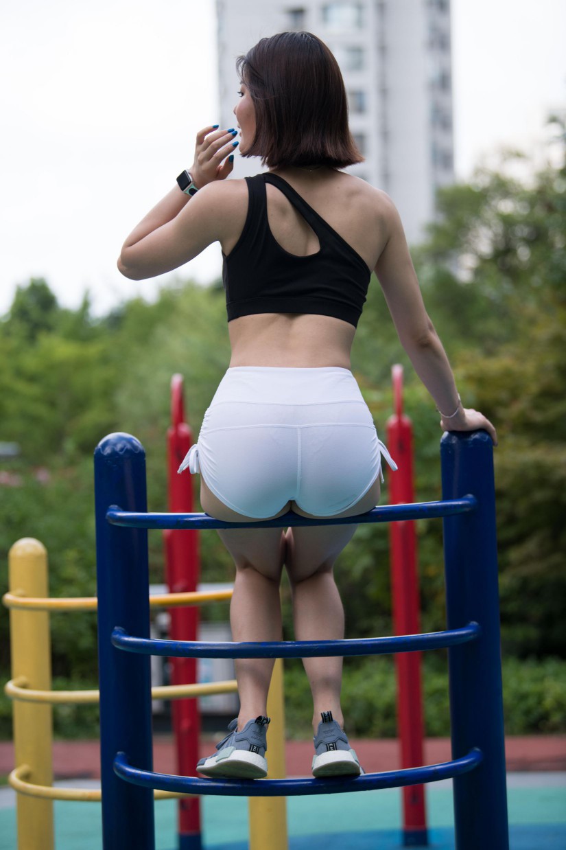 图片[6]-在户外玩耍的白色短裤漂亮姑娘【239P】00061-q图库摄影套图图片大全