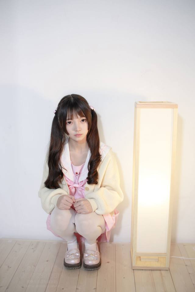 图片[2]-好像有什么心事的白丝双马尾女孩【59P】20022-q图库摄影套图图片大全