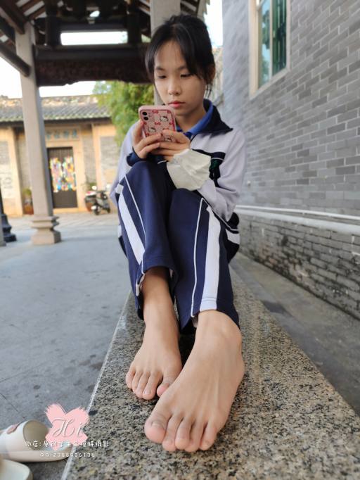 【免费】专心致志玩手机的女孩【42P】20028-q图库摄影套图图片大全