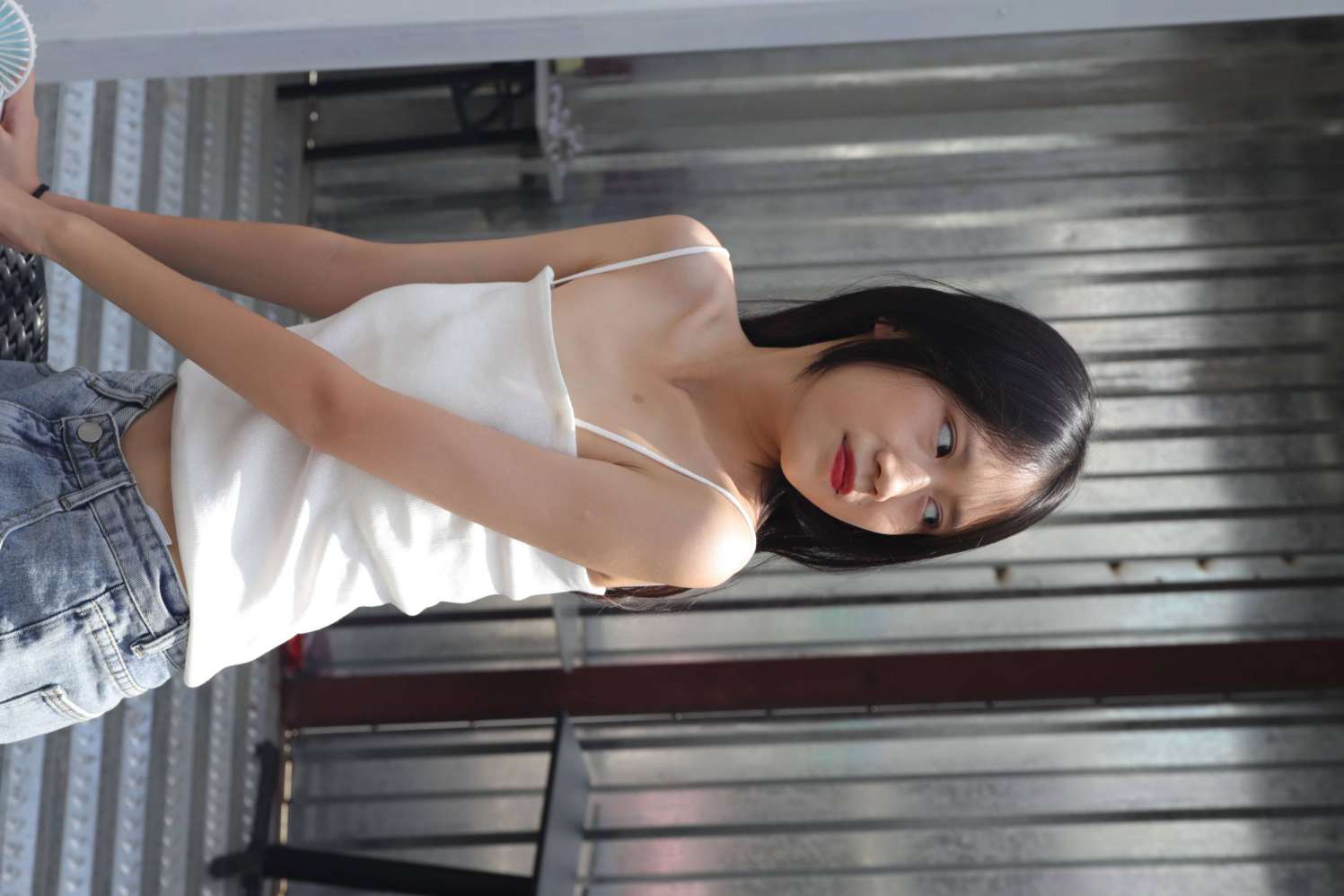 图片[7]-坐在草地上的长发女孩【172P】20012-q图库摄影套图图片大全