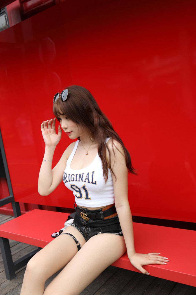 图片[5]-在户外玩单反相机的牛仔热裤女孩【450MB】00032-q图库摄影套图图片大全