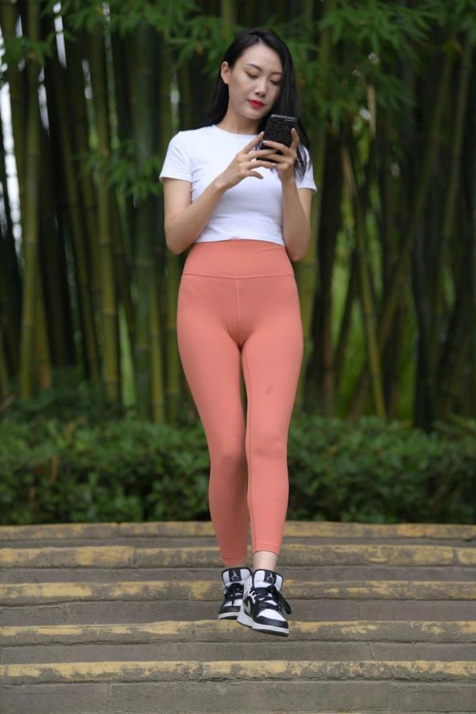 时尚的橘色瑜伽裤女人 J1935 496P1V-20.8GB-q图库摄影套图图片大全