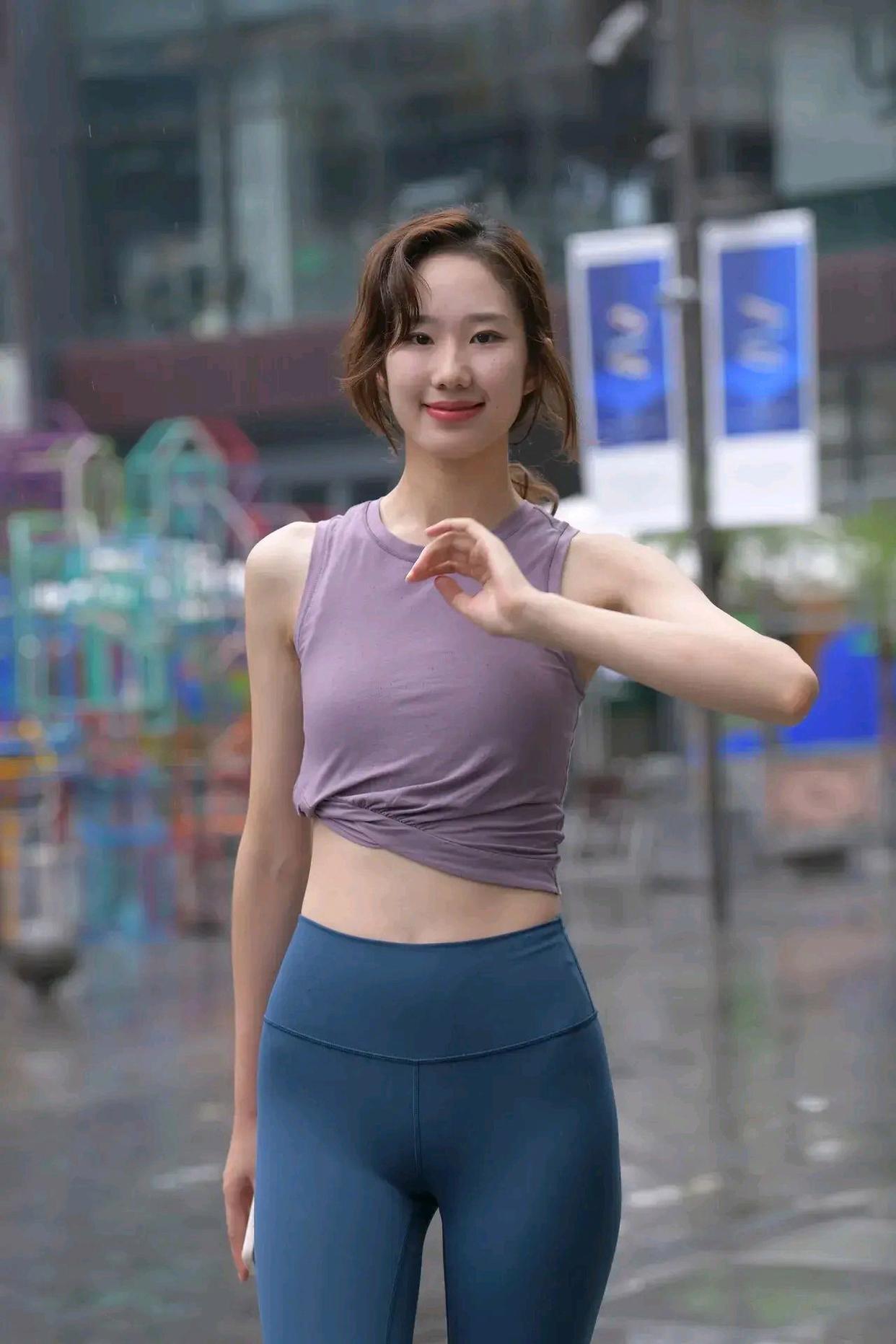 图片[2]-像刘亦菲的蓝色瑜伽裤姑娘J2234 552P1V-20.5GB-q图库摄影套图图片大全