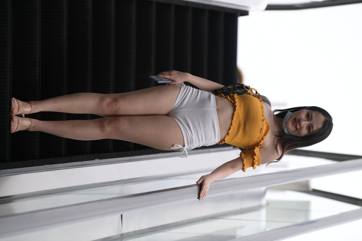 高腰白色短裤的漂亮女孩【767P】00065-q图库摄影套图图片大全