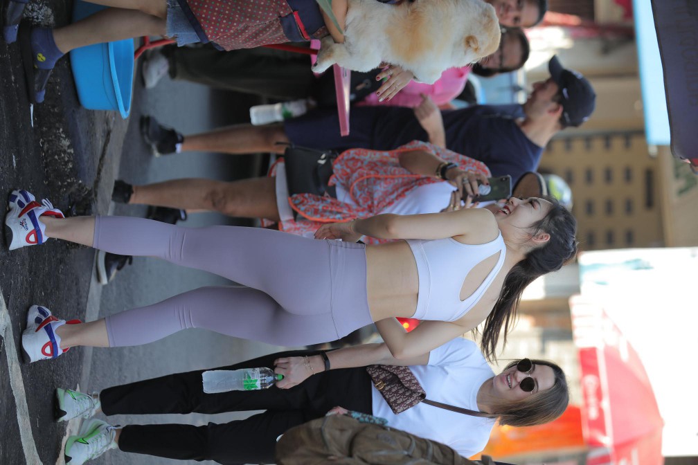 图片[4]-逛商场买东西的瑜伽裤老师【666P】00012-q图库摄影套图图片大全