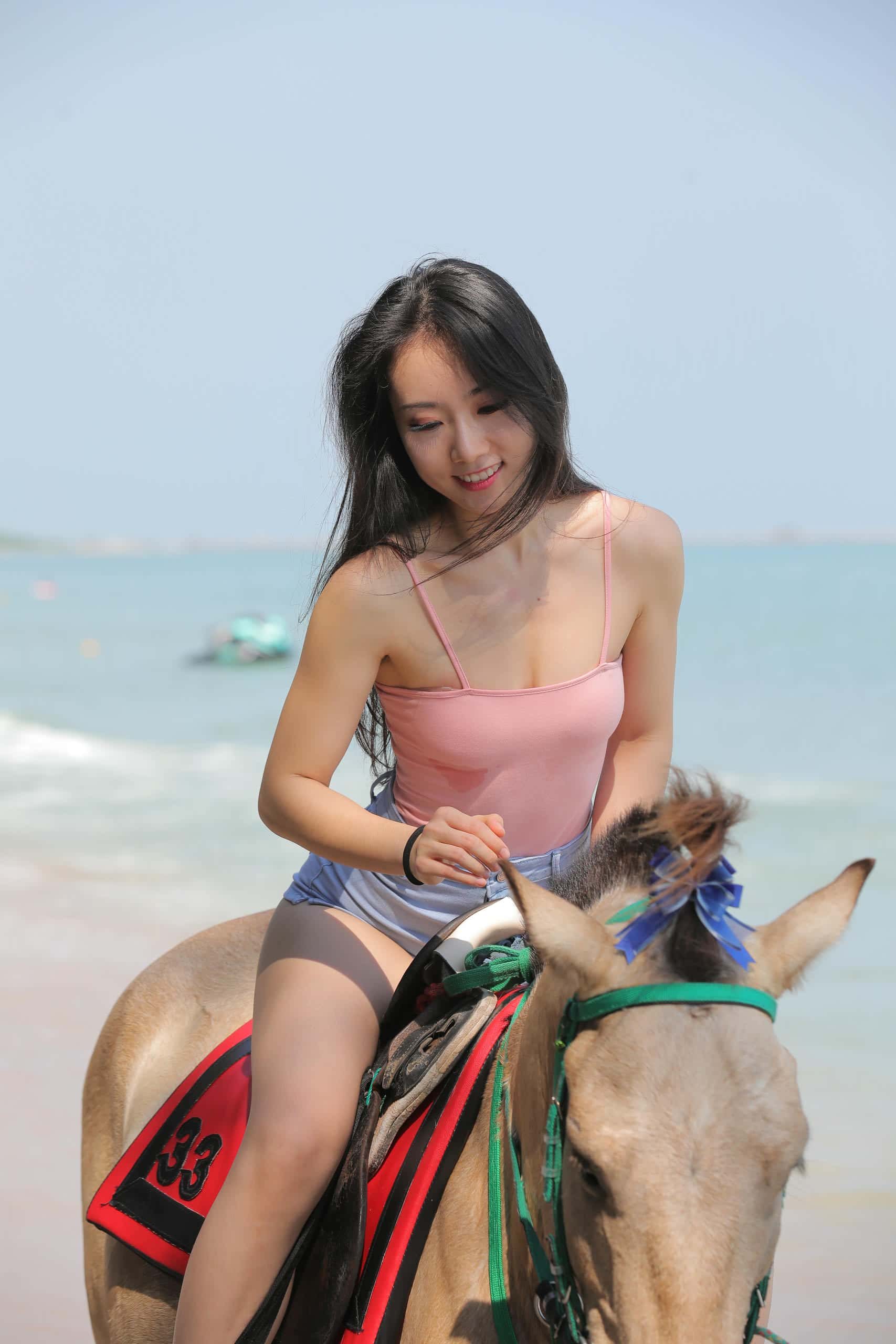 海边练习骑马的热裤女孩【348P】J4187-q图库摄影套图图片大全