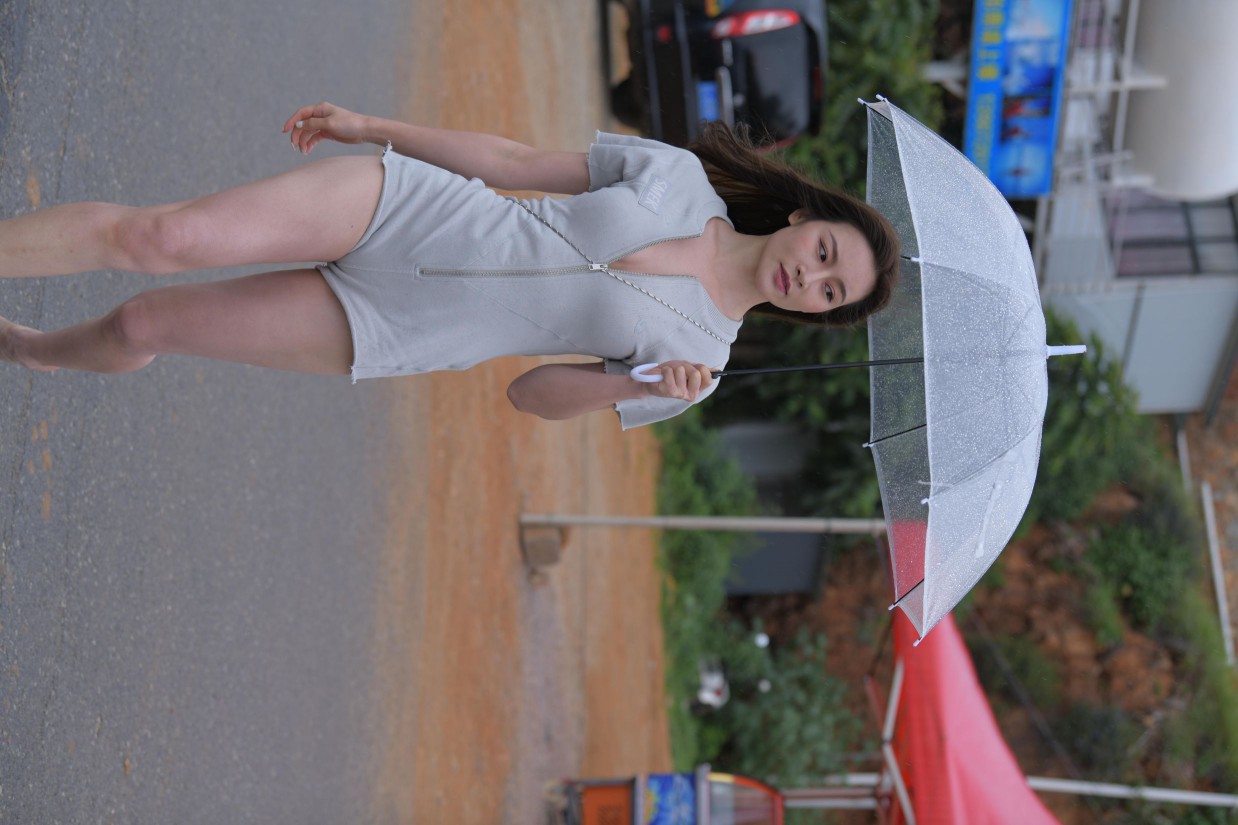 图片[5]-阴雨天在海边骑车的长发女人【156P】00044-q图库摄影套图图片大全