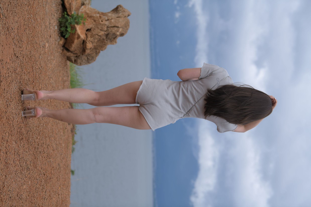 图片[5]-在海边开跑车的连衣短裤女孩【390P】00030-q图库摄影套图图片大全