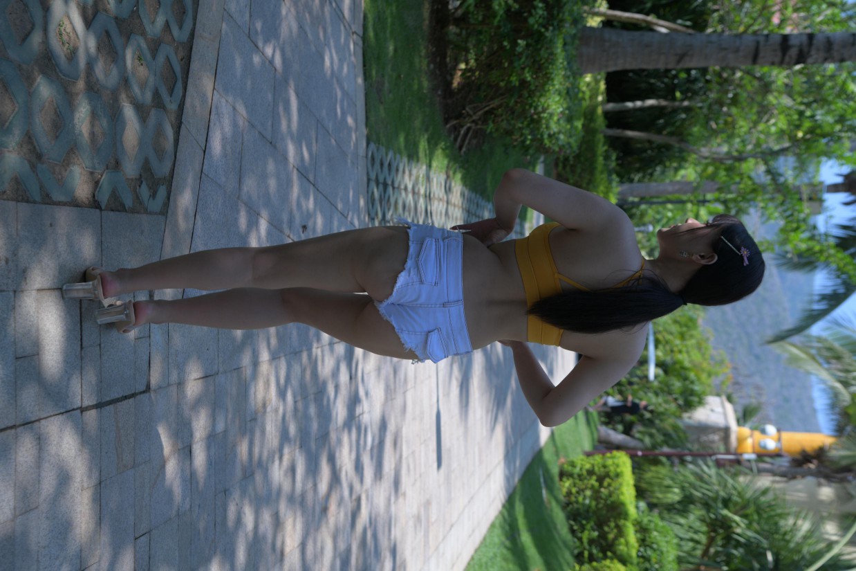 在海南度假的紧身白色短裤女孩【202P】00033-q图库摄影套图图片大全