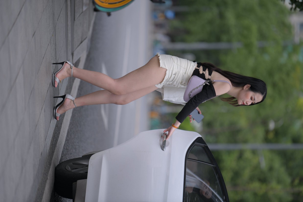 图片[6]-长发飘飘的白色热裤美丽女孩【49P】00029-q图库摄影套图图片大全