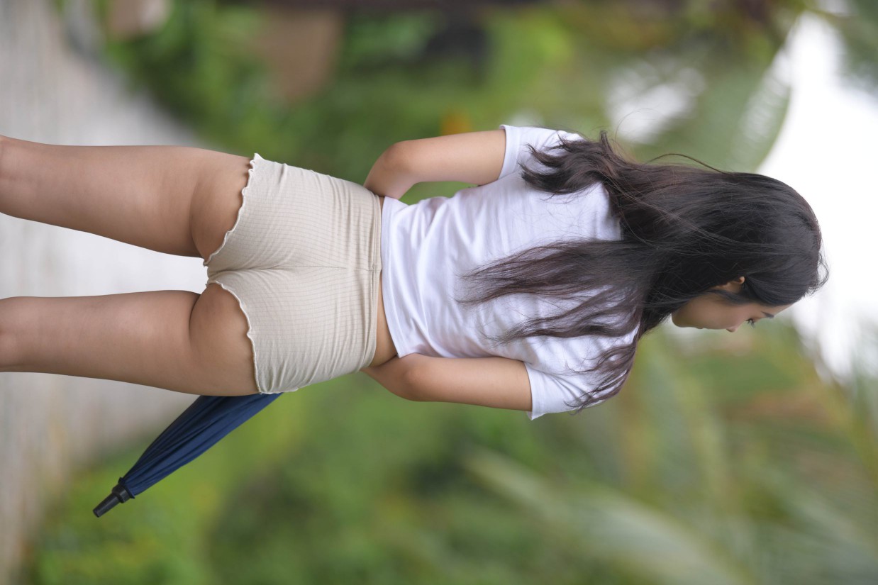 在郊外的长发热裤姑娘【388P】00022-q图库摄影套图图片大全