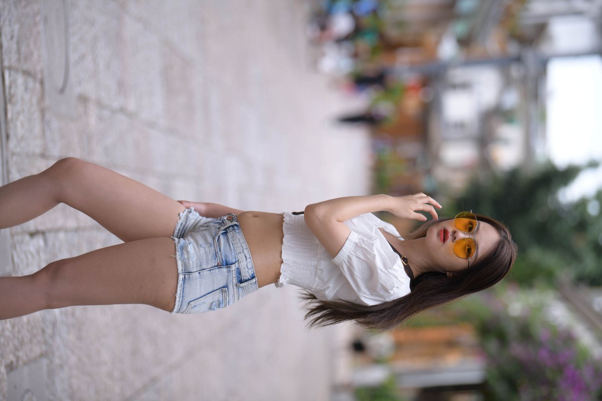 戴太阳镜的牛仔短裤紧身牛仔MM【167P】00021-q图库摄影套图图片大全