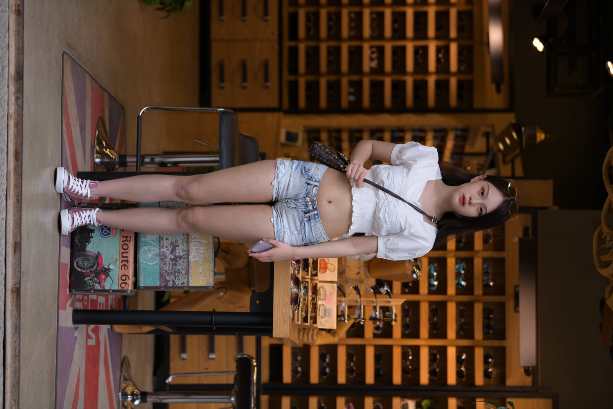 图片[6]-头戴花环的南方姑娘身穿紧身牛仔短裤【161P】00028-q图库摄影套图图片大全