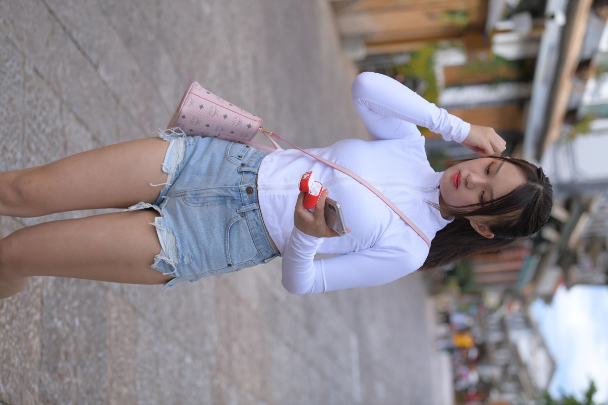 紧身牛仔短裤骑自行车的漂亮女孩【588P】00053-q图库摄影套图图片大全