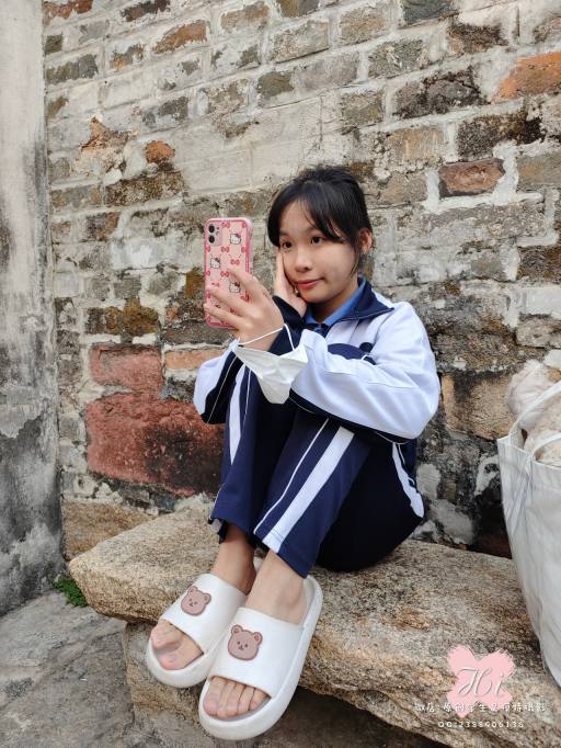 图片[5]-【免费】专心致志玩手机的女孩【42P】20028-q图库摄影套图图片大全