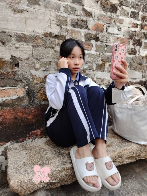 图片[6]-【免费】专心致志玩手机的女孩【42P】20028-q图库摄影套图图片大全