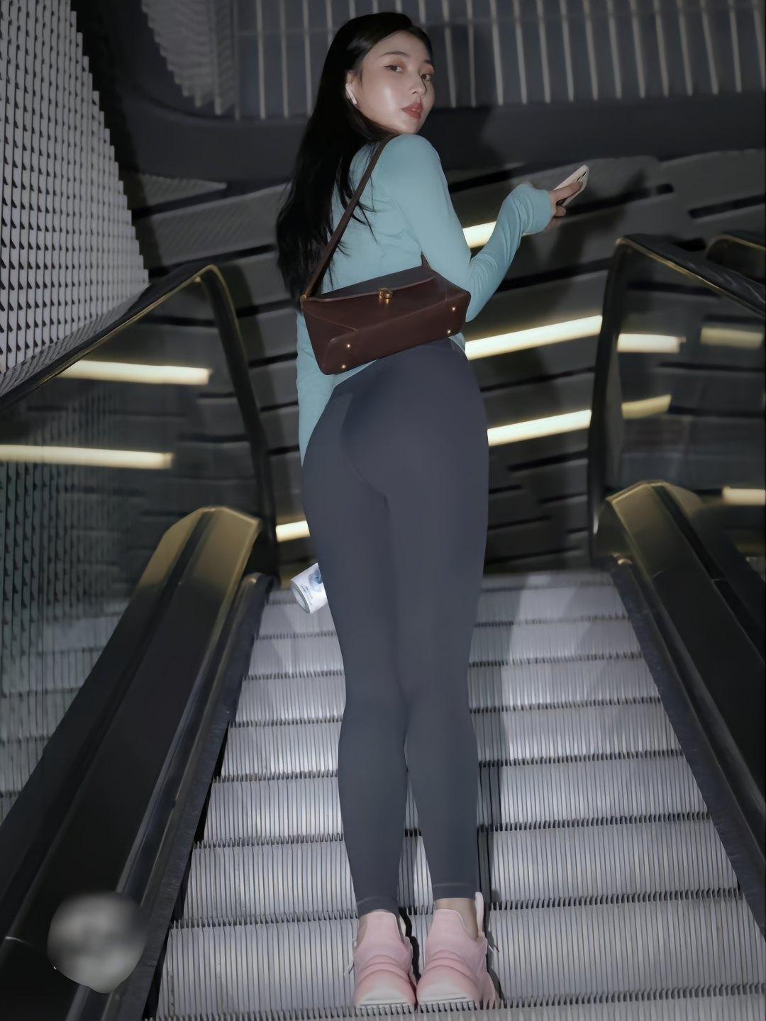 晚上逛商场的瑜伽裤漂亮女孩J2244 225P2V-15.1GB-q图库摄影套图图片大全