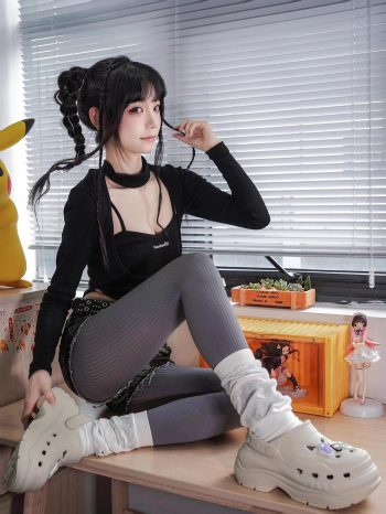 图片[9]-牛仔热裤+灰丝姑娘玩自拍-q图库摄影套图图片大全