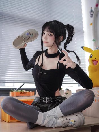 图片[10]-牛仔热裤+灰丝姑娘玩自拍-q图库摄影套图图片大全