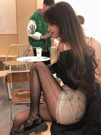 牛仔短裤+黑丝，太好看了吧-q图库摄影套图图片大全