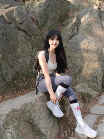 图片[7]-爱爬山的瑜伽裤MM，太甜美了！~-q图库摄影套图图片大全