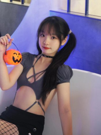 图片[5]-网格丝袜的清纯双马尾小姑娘-q图库摄影套图图片大全