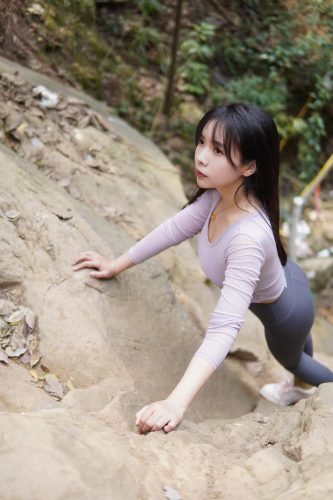 图片[8]-穿瑜伽裤爬山的长发少女-q图库摄影套图图片大全