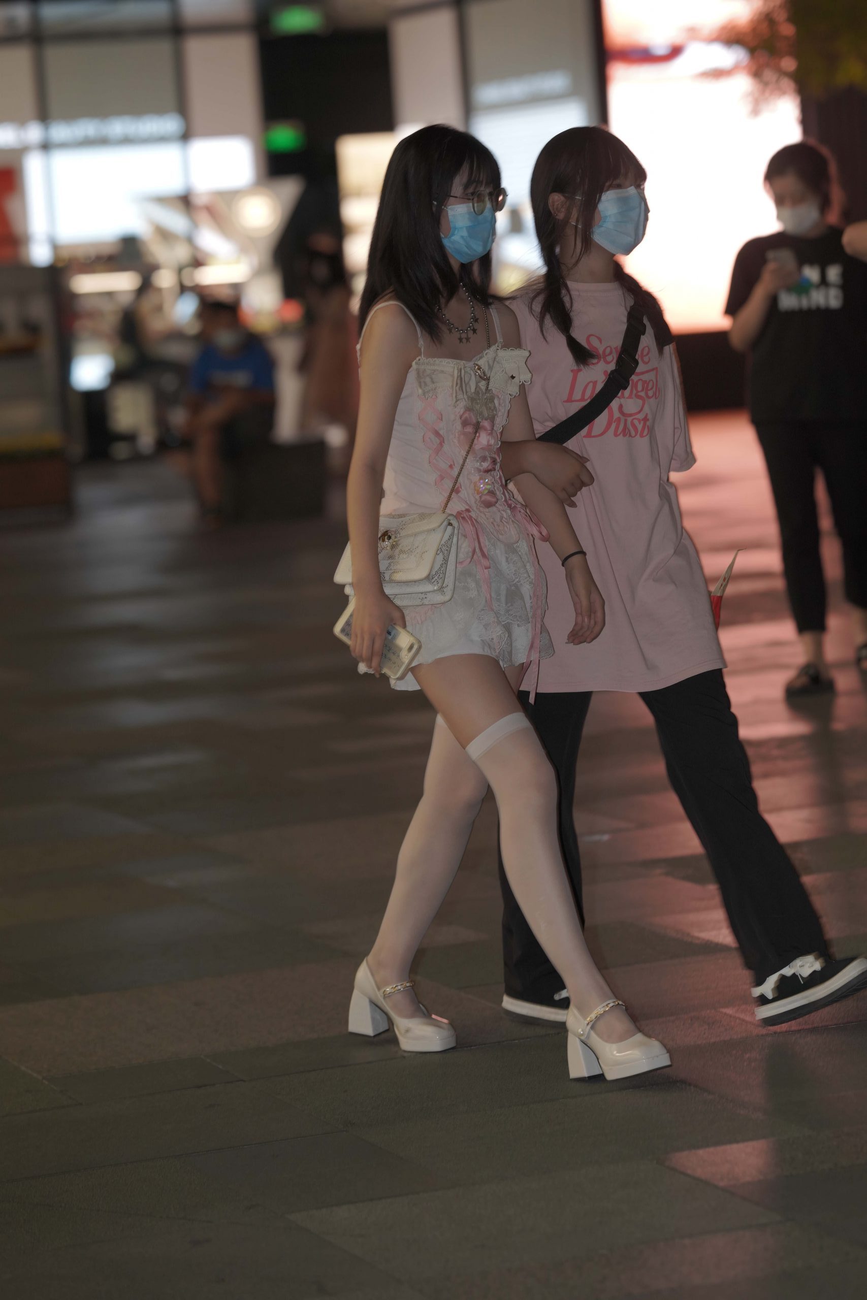 正在逛街的粉色连衣裙妹子【76P】YA6443-q图库摄影套图图片大全