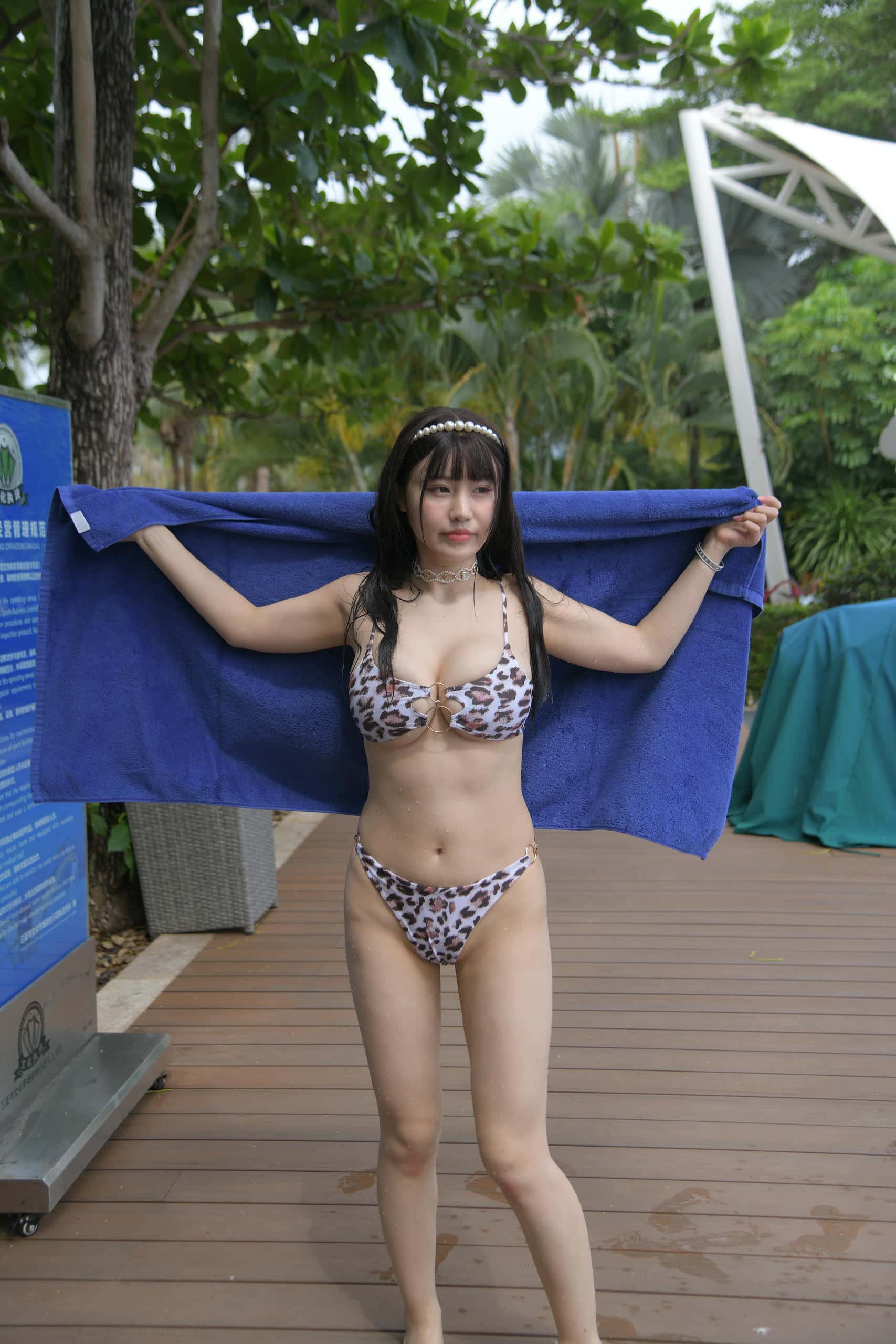 海边玩耍的豹纹泳装姑娘【493P】J1075-q图库摄影套图图片大全